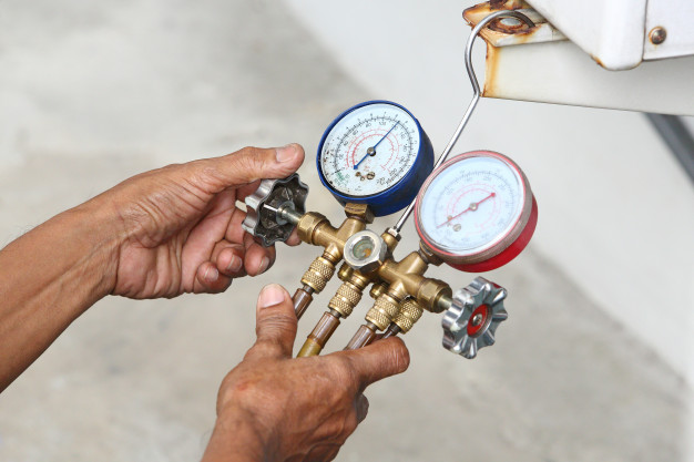 Checking refrigerant levels